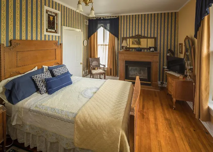 The Steamboat House 2*