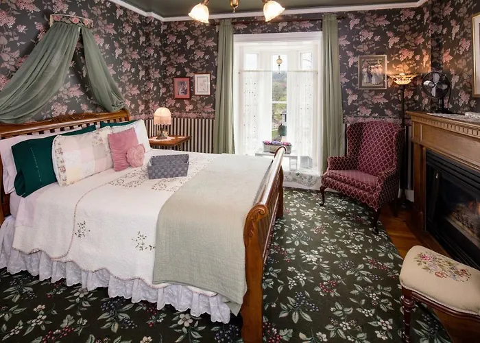 The Steamboat House 2* Galena