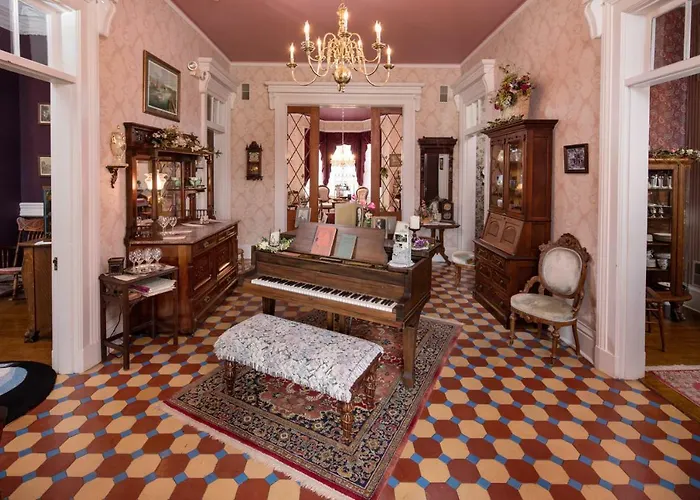 The Steamboat House Bed & Breakfast 2*